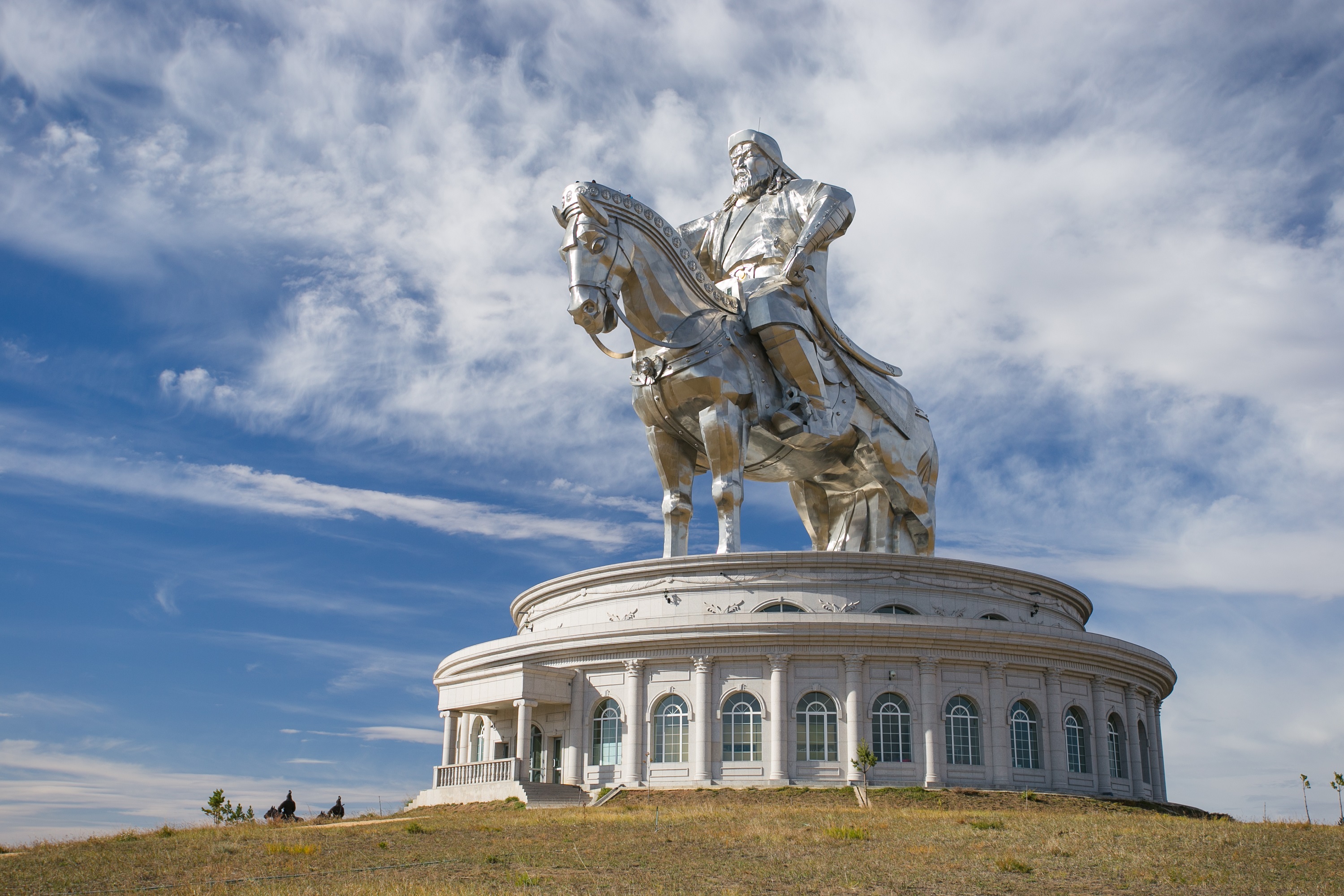 chinggis-khaan-equestrian-statue-escape-to-mongolia